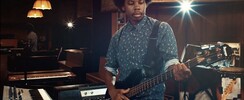 Manu a - Bassiste professionnel donne cours de basse (en ligne).