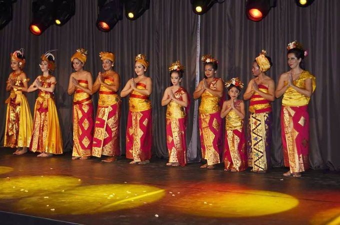 DANSE BALINAISE - Groupe de Danseuses Balinaises